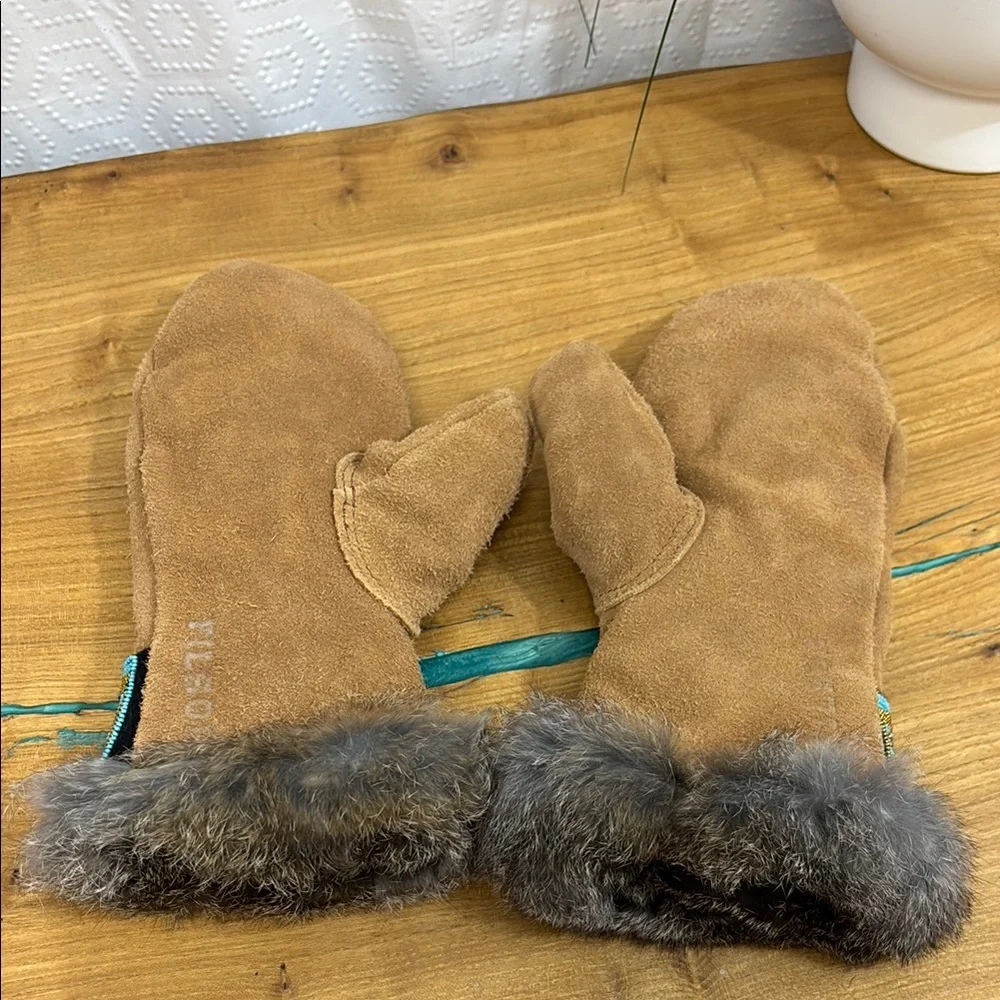 Filson astis suede mittens with turquoise gold beading
